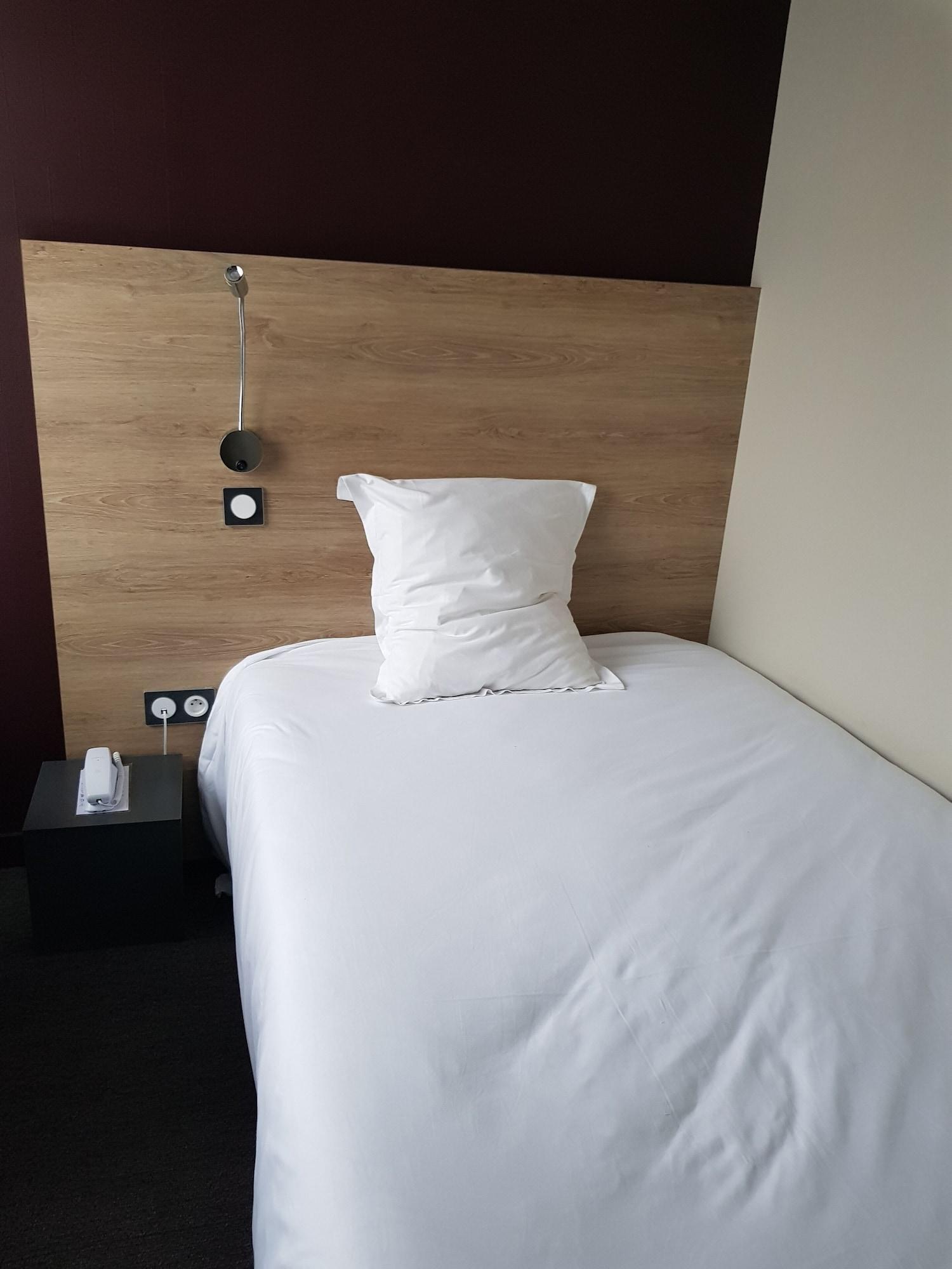 Logis Hotel A La Bonne Auberge Laval  Exteriér fotografie