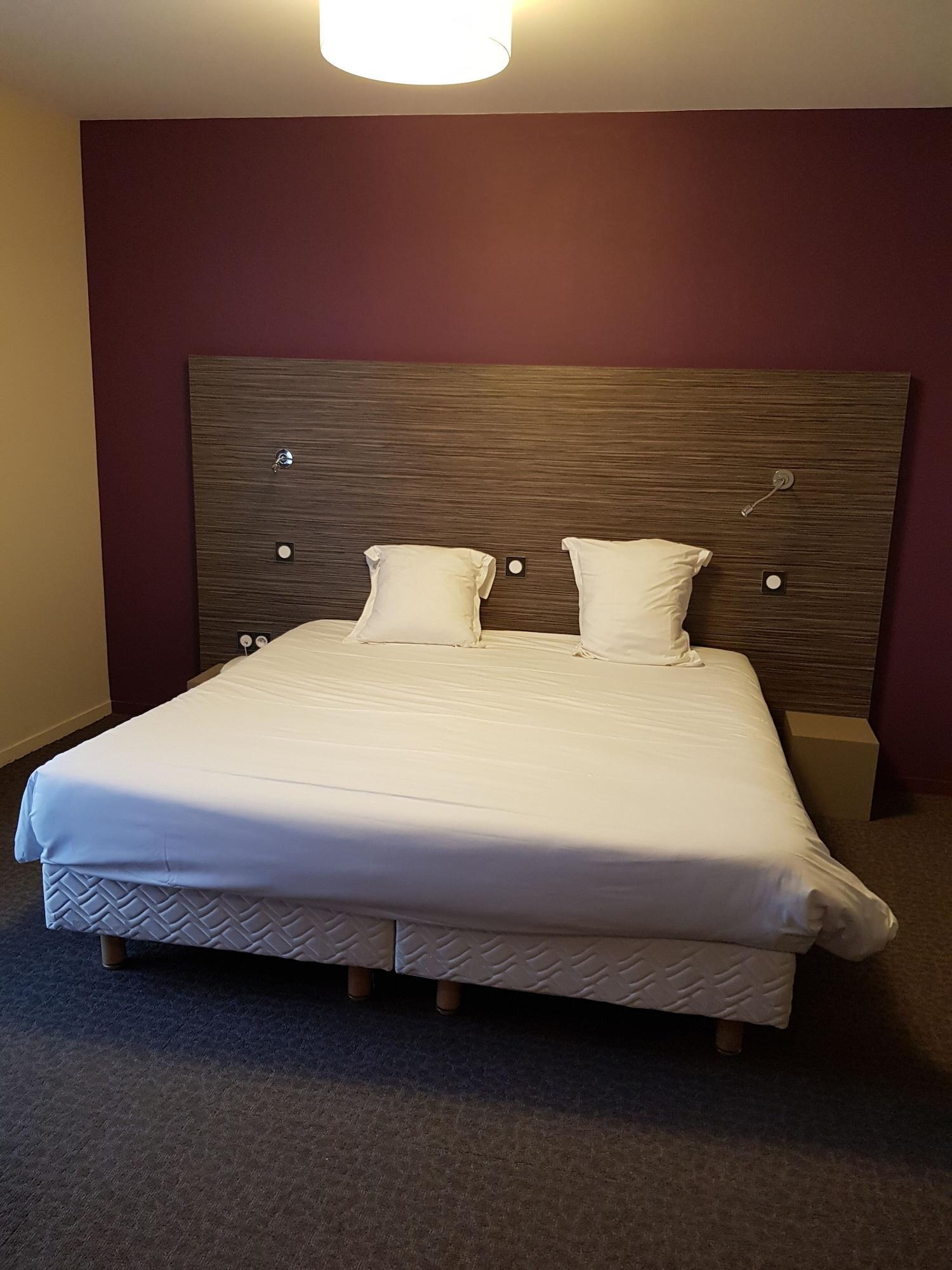 Logis Hotel A La Bonne Auberge Laval  Exteriér fotografie