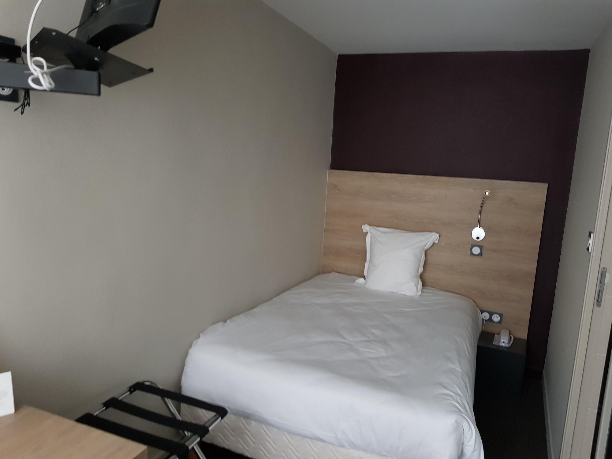 Logis Hotel A La Bonne Auberge Laval  Exteriér fotografie