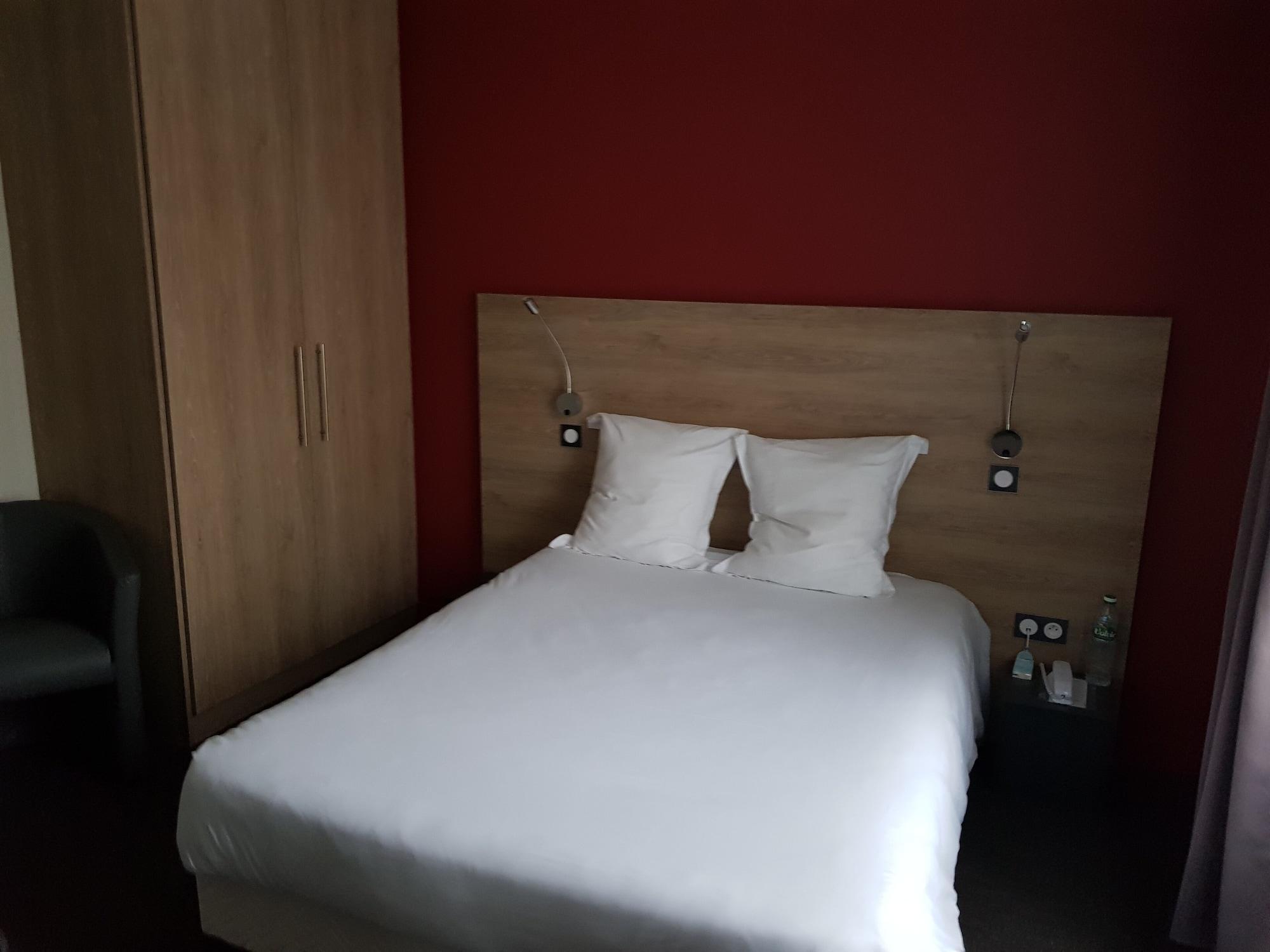 Logis Hotel A La Bonne Auberge Laval  Exteriér fotografie